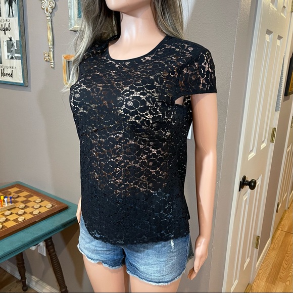 Black lace cap sleeve top - Picture 3 of 8